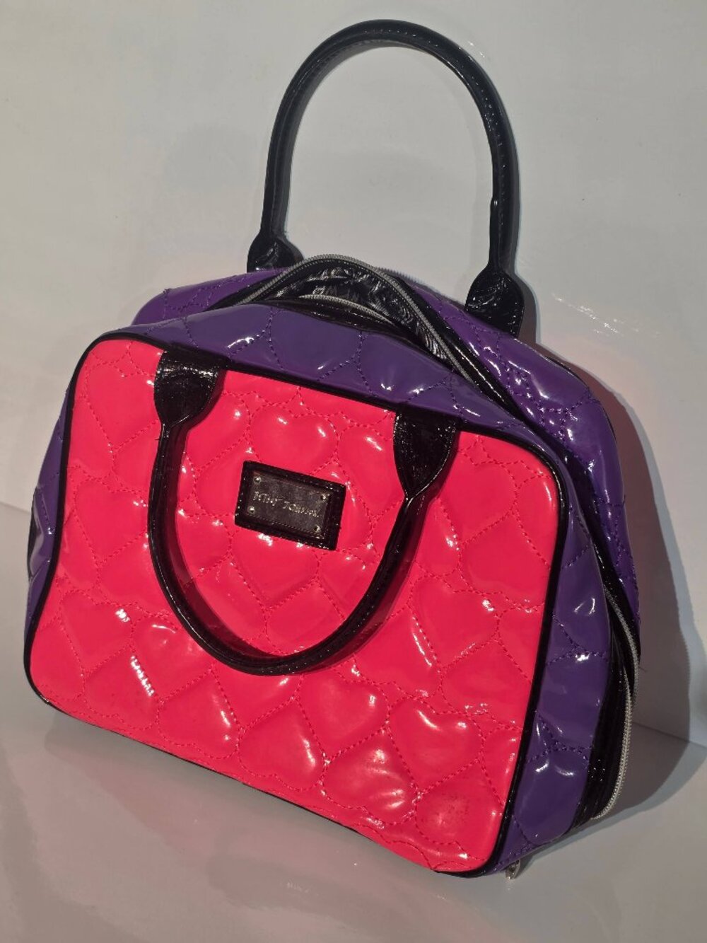 Betsey Johnson Jetset Cosmetic Bag — MINT / LIKE NEW CONDITION